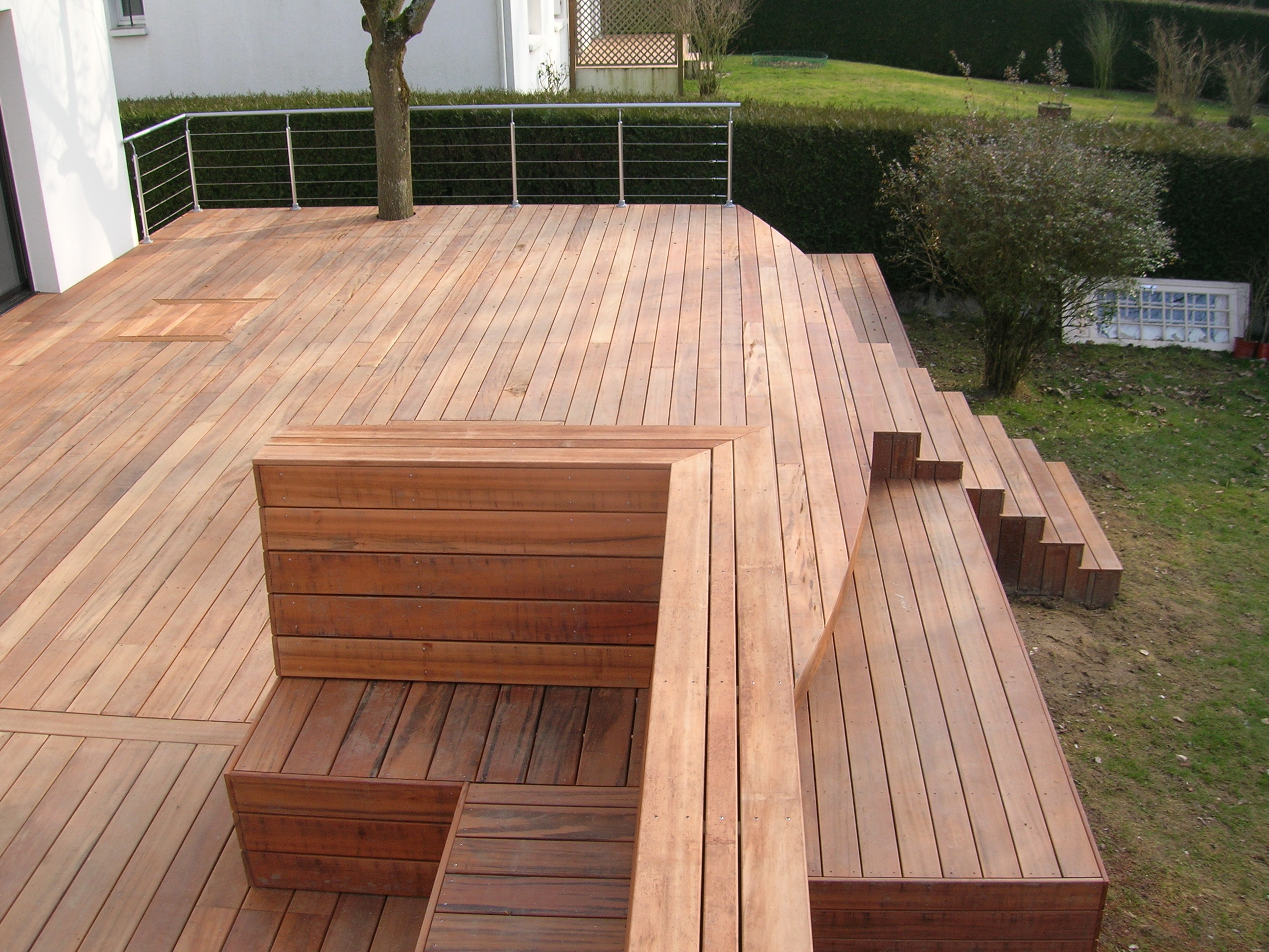 Terrasse en bois surélevé Esnault Paysagiste à Saumur