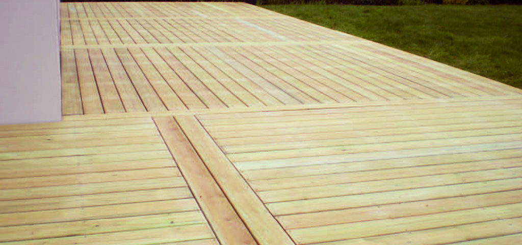 Photo d'une terrasse en bois réalisé par Esnault Paysagiste à Saumur